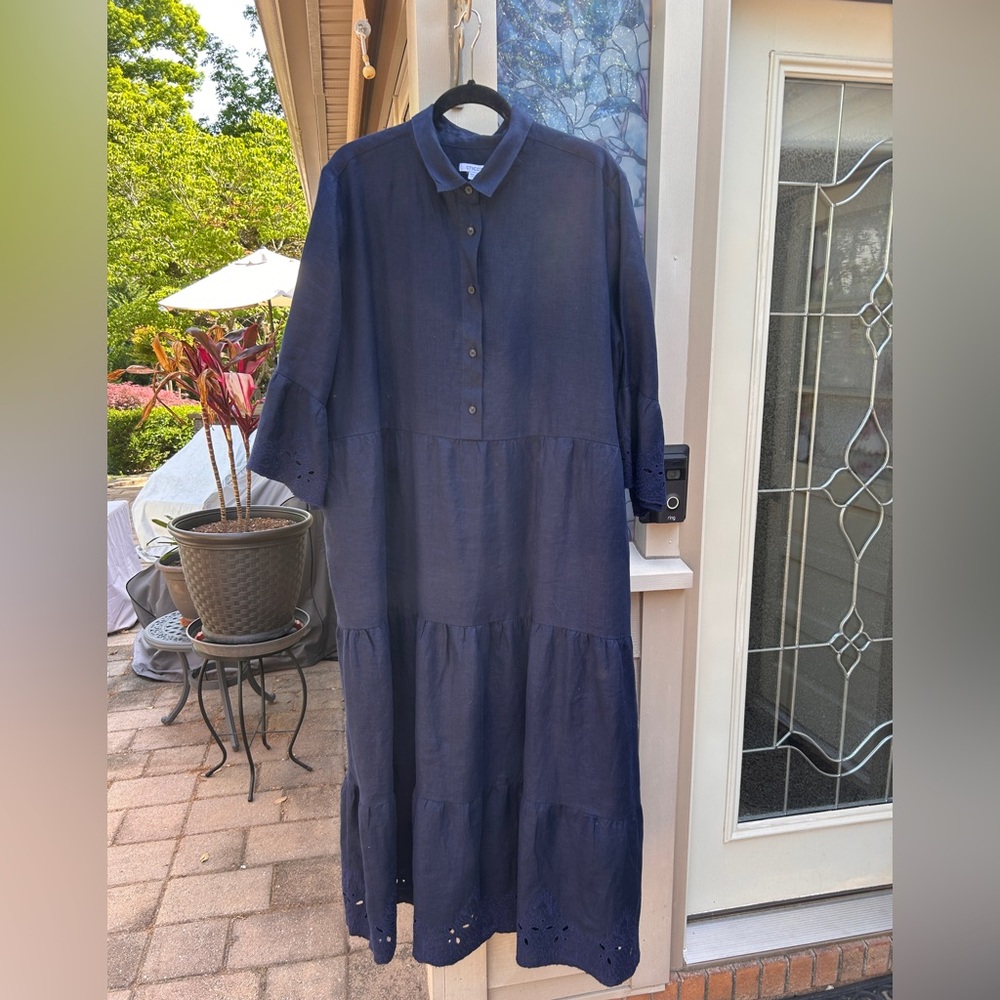 Maxi dress in Navy linen by Chicos size 20. Only worn once to a graduation.